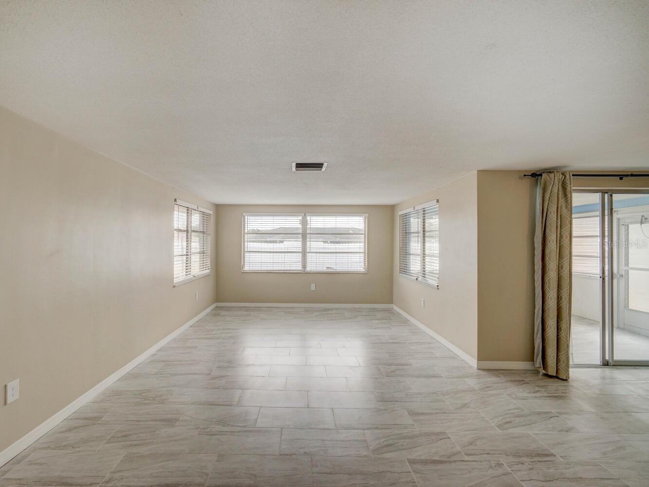 Image 6 of 53 For 10320 Honeysuckle Lane