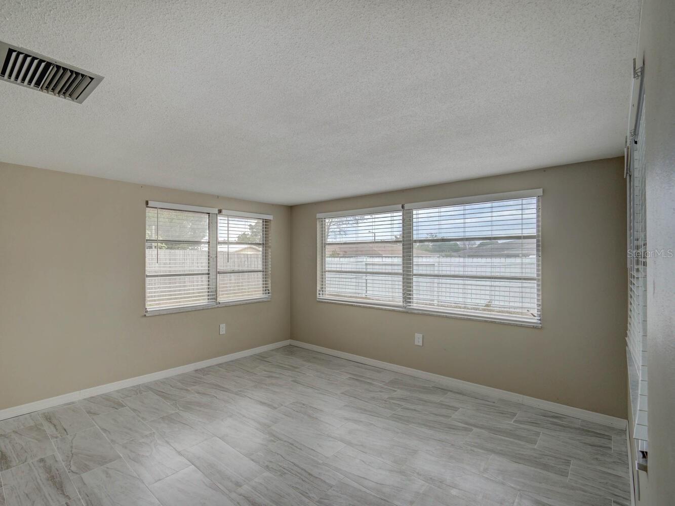 Image 7 of 53 For 10320 Honeysuckle Lane