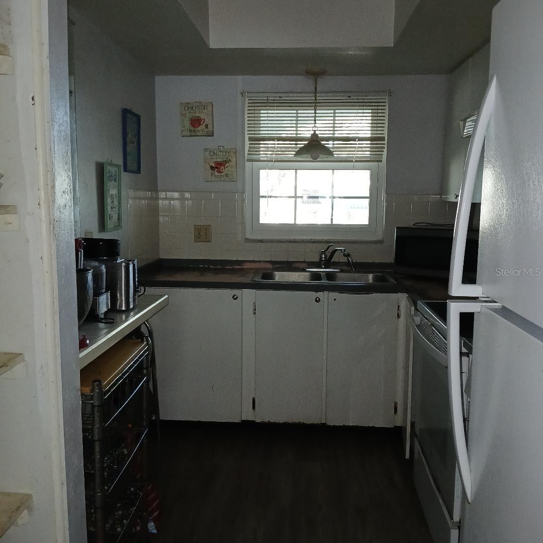 Image 5 of 7 For 11200 102 Avenue 23