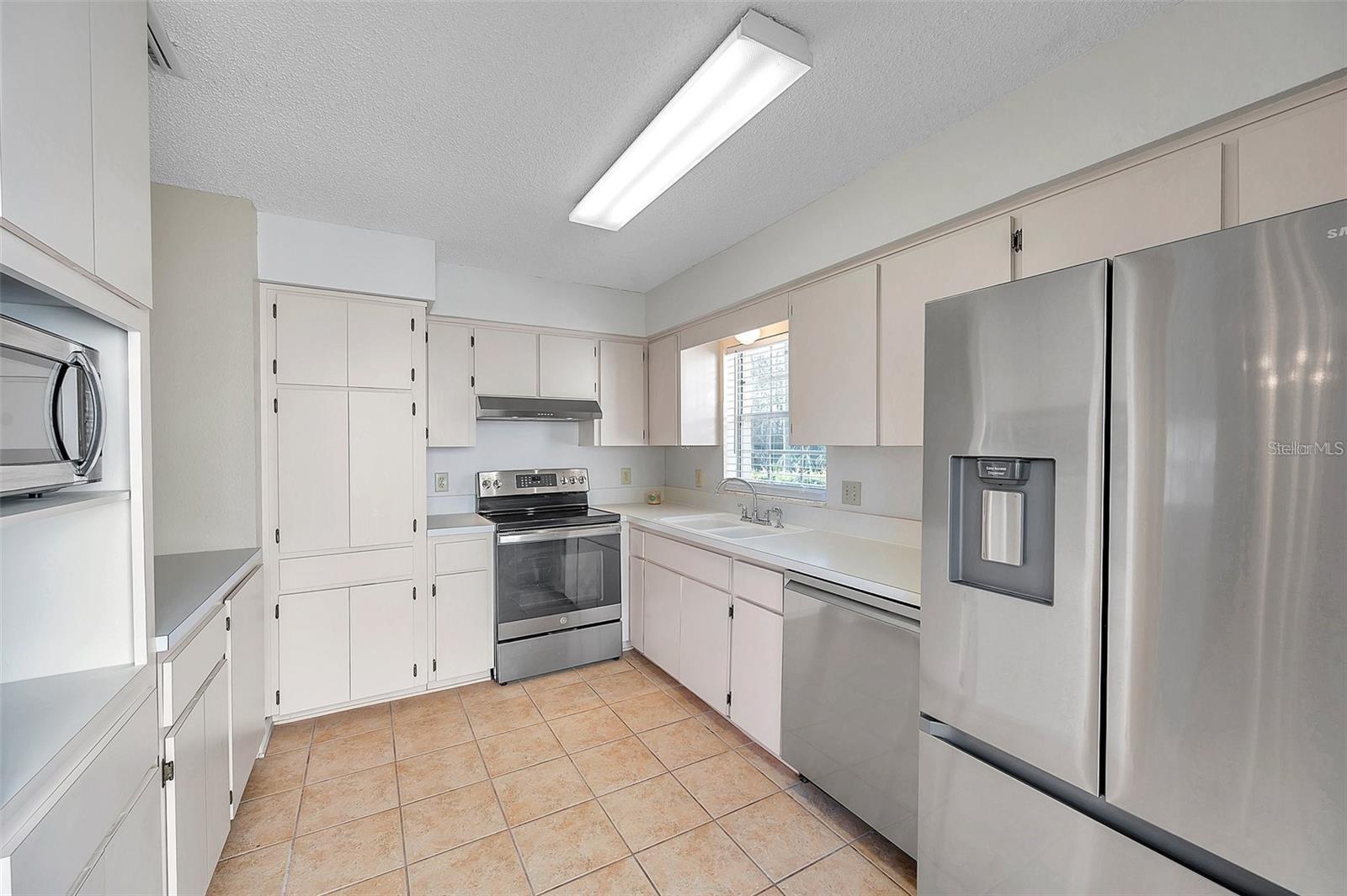 Image 13 of 40 For 6632 Hickorywood Lane 4b