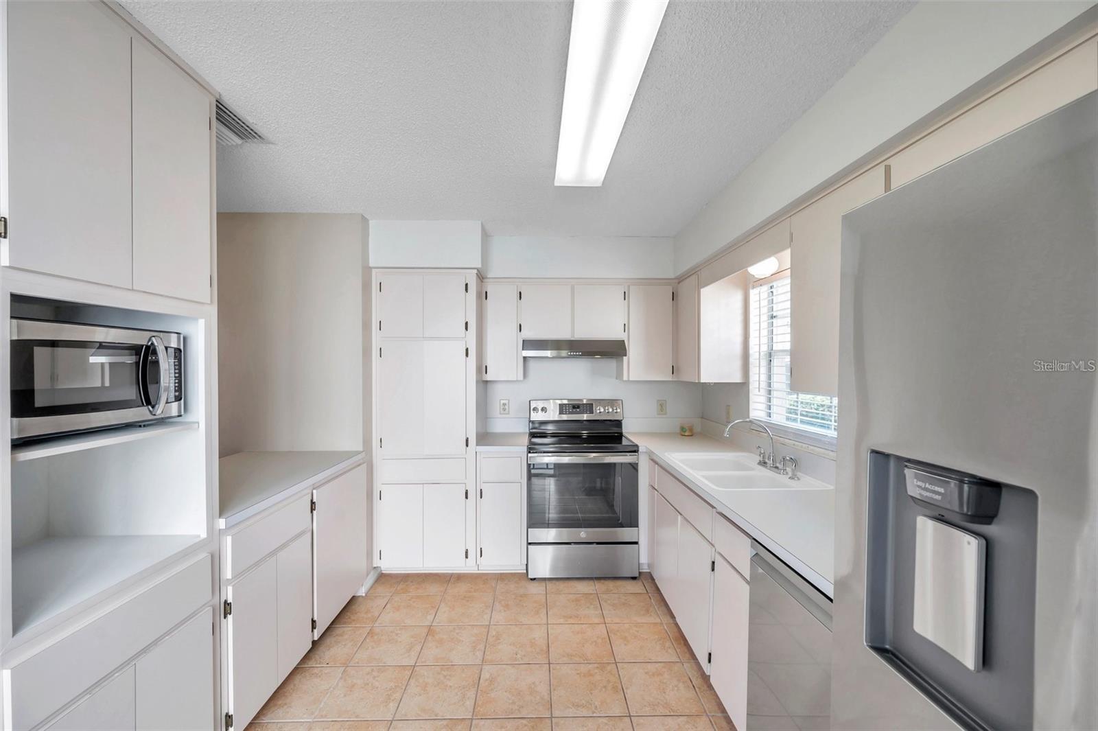 Image 14 of 40 For 6632 Hickorywood Lane 4b