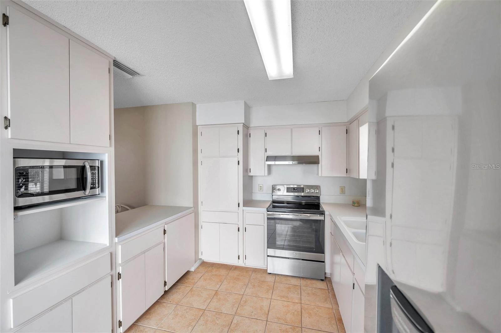 Image 15 of 40 For 6632 Hickorywood Lane 4b