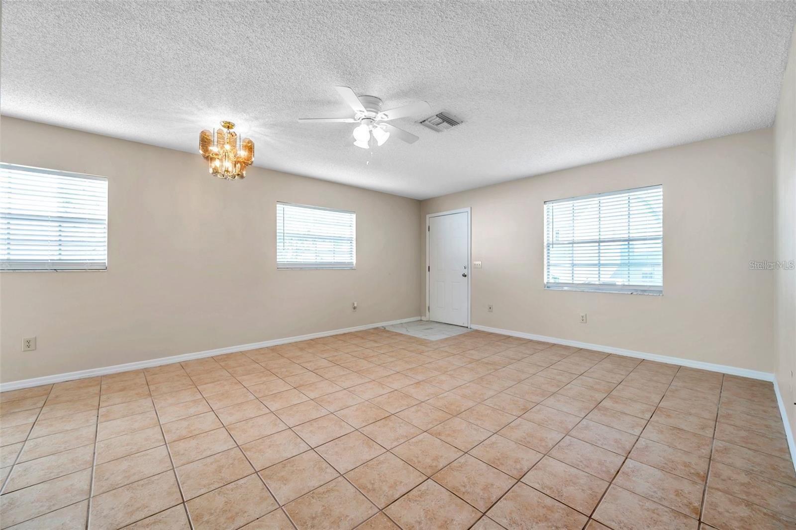 Image 5 of 40 For 6632 Hickorywood Lane 4b