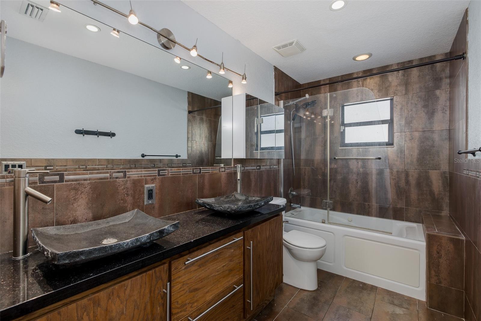 Image 33 of 51 For 3841 Rudder Way