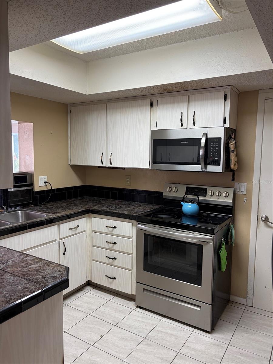 Image 6 of 30 For 1362 Waterfall Drive