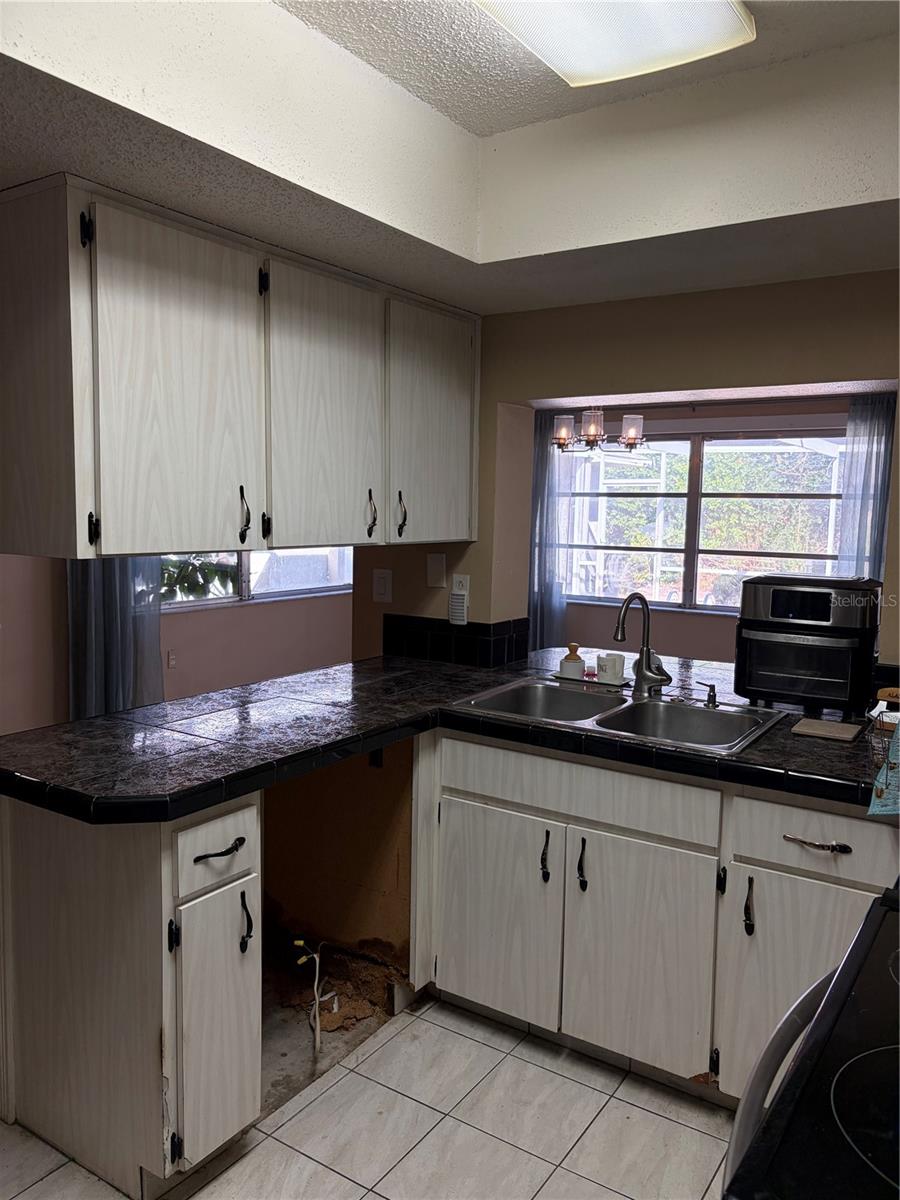 Image 8 of 30 For 1362 Waterfall Drive