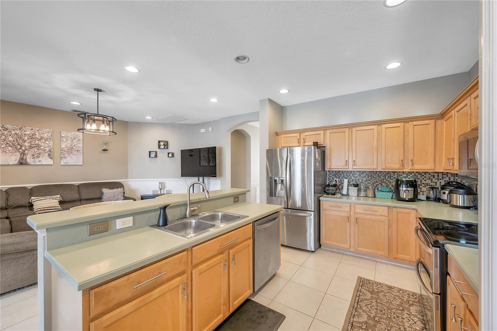 Image 18 of 72 For 11747 Manistique Way