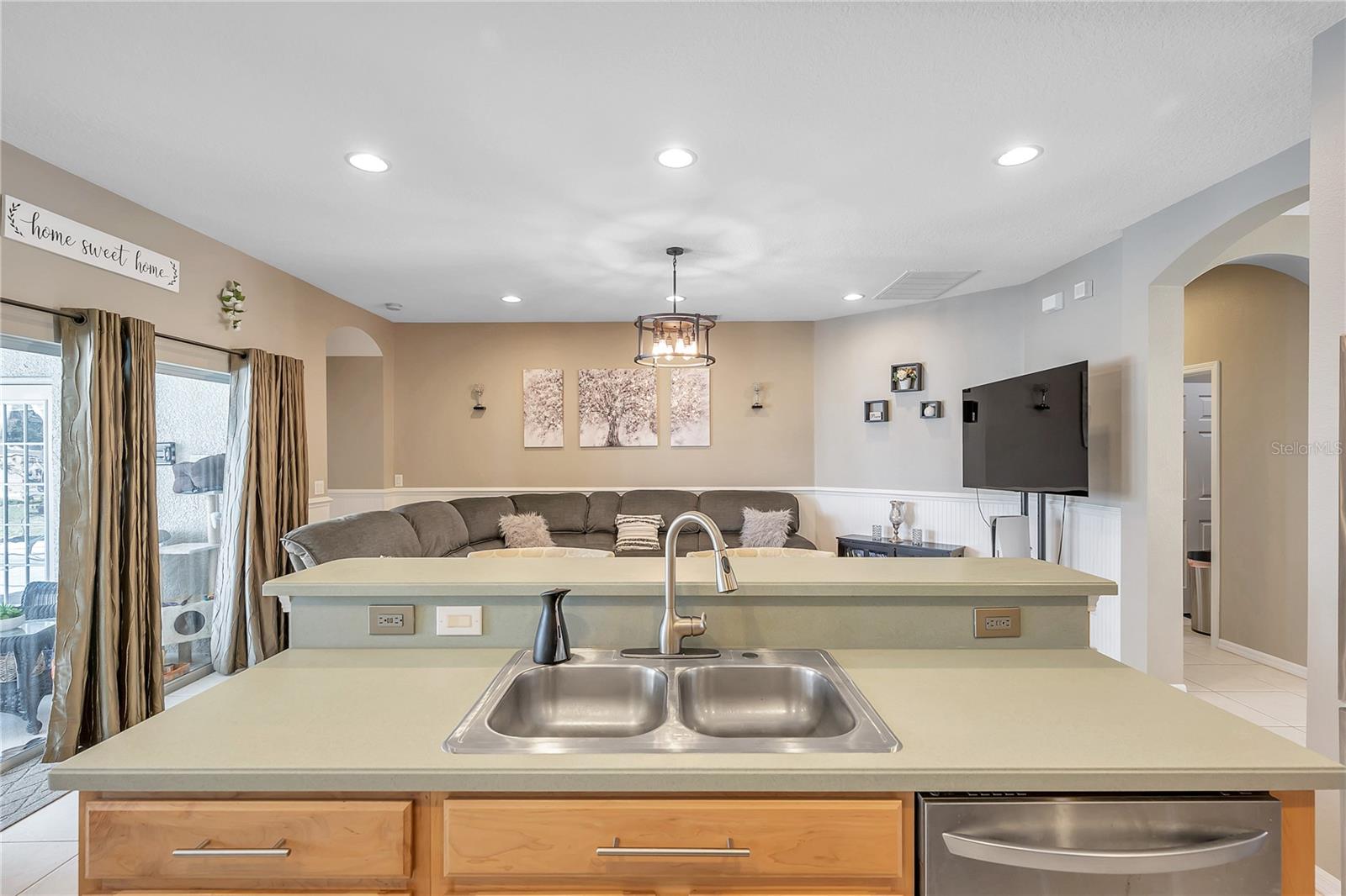 Image 20 of 72 For 11747 Manistique Way