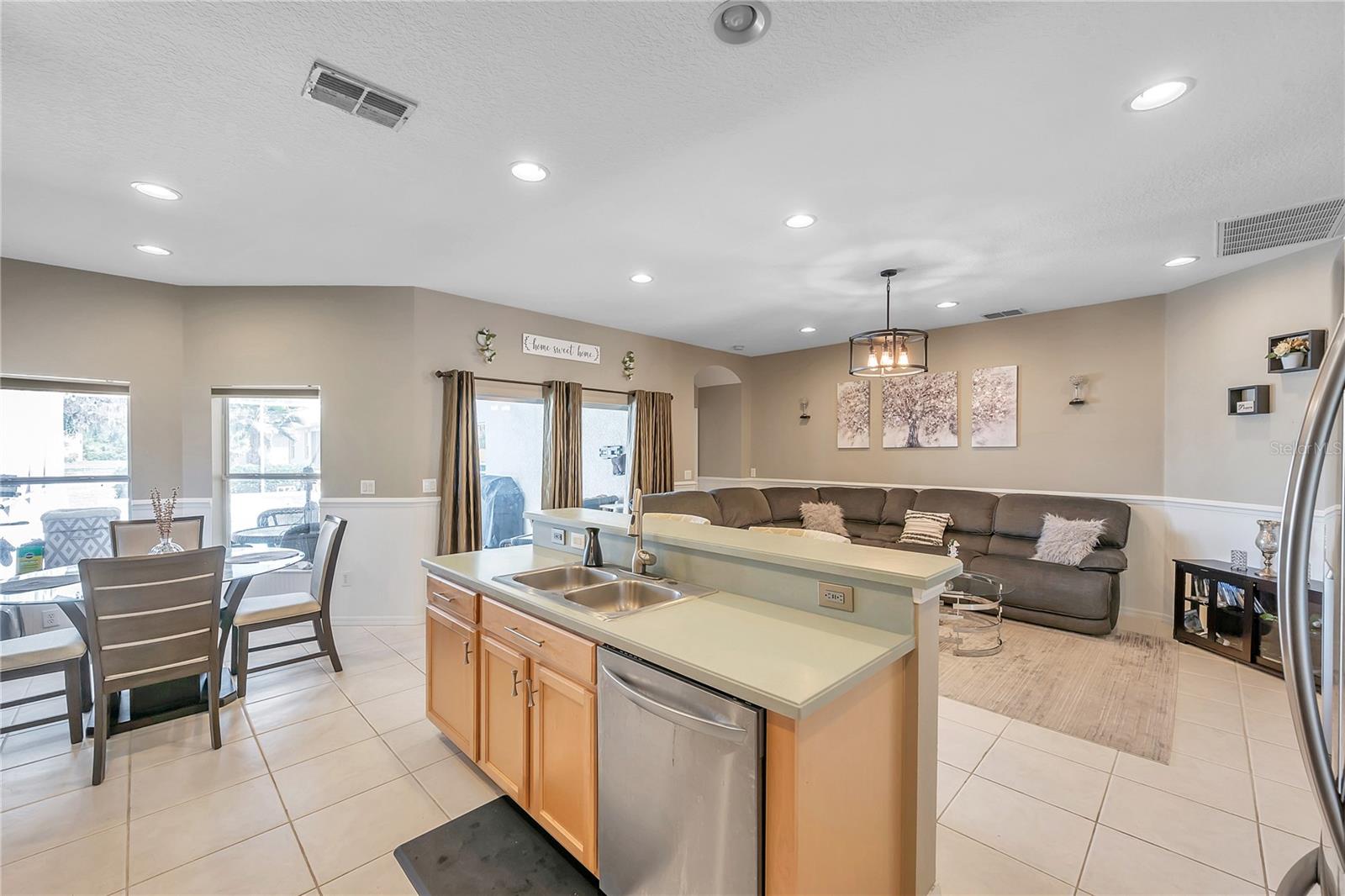 Image 22 of 72 For 11747 Manistique Way