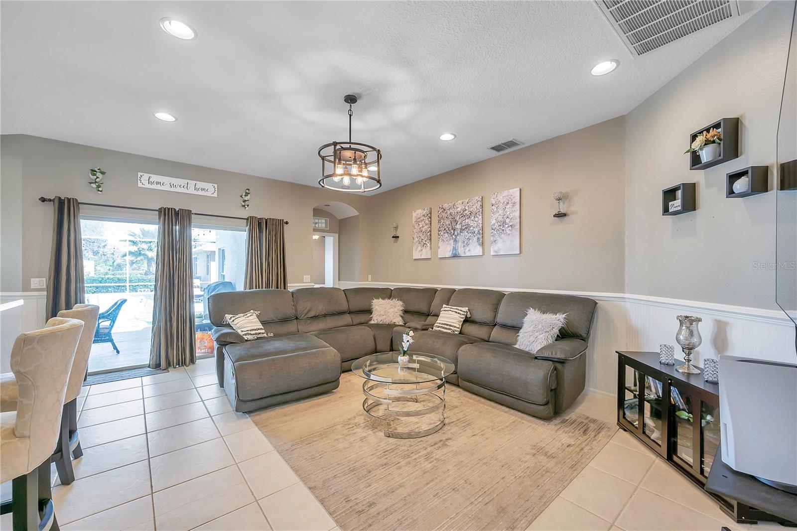 Image 26 of 72 For 11747 Manistique Way