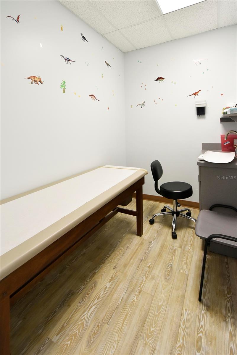 Listing photo id 16 for 1812 Health Care Drive