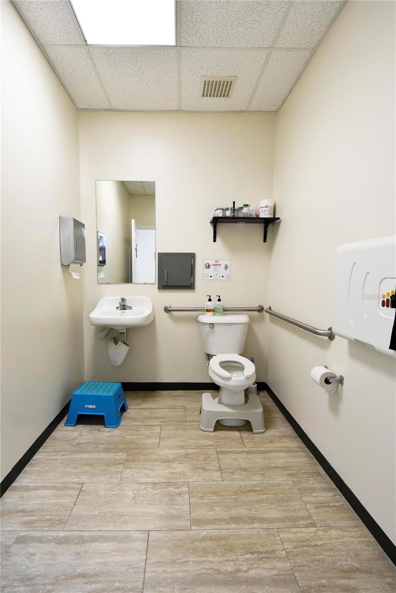 Listing photo id 17 for 1812 Health Care Drive