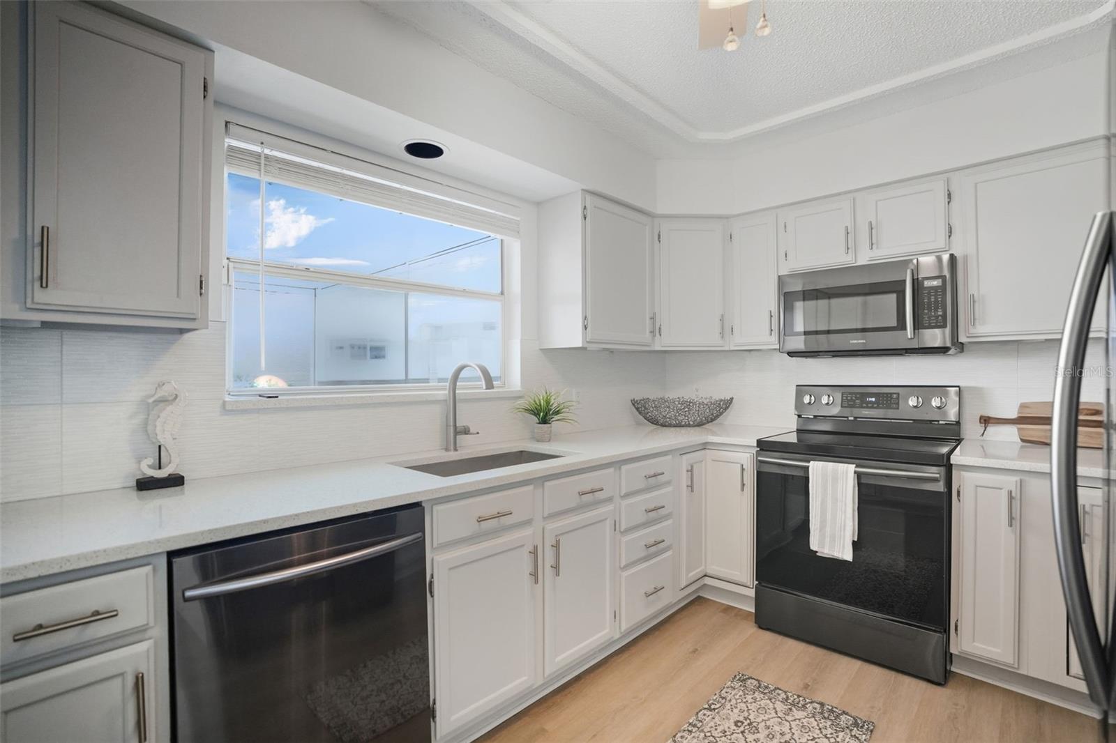 Image 16 of 75 For 3344 Gardenia Drive