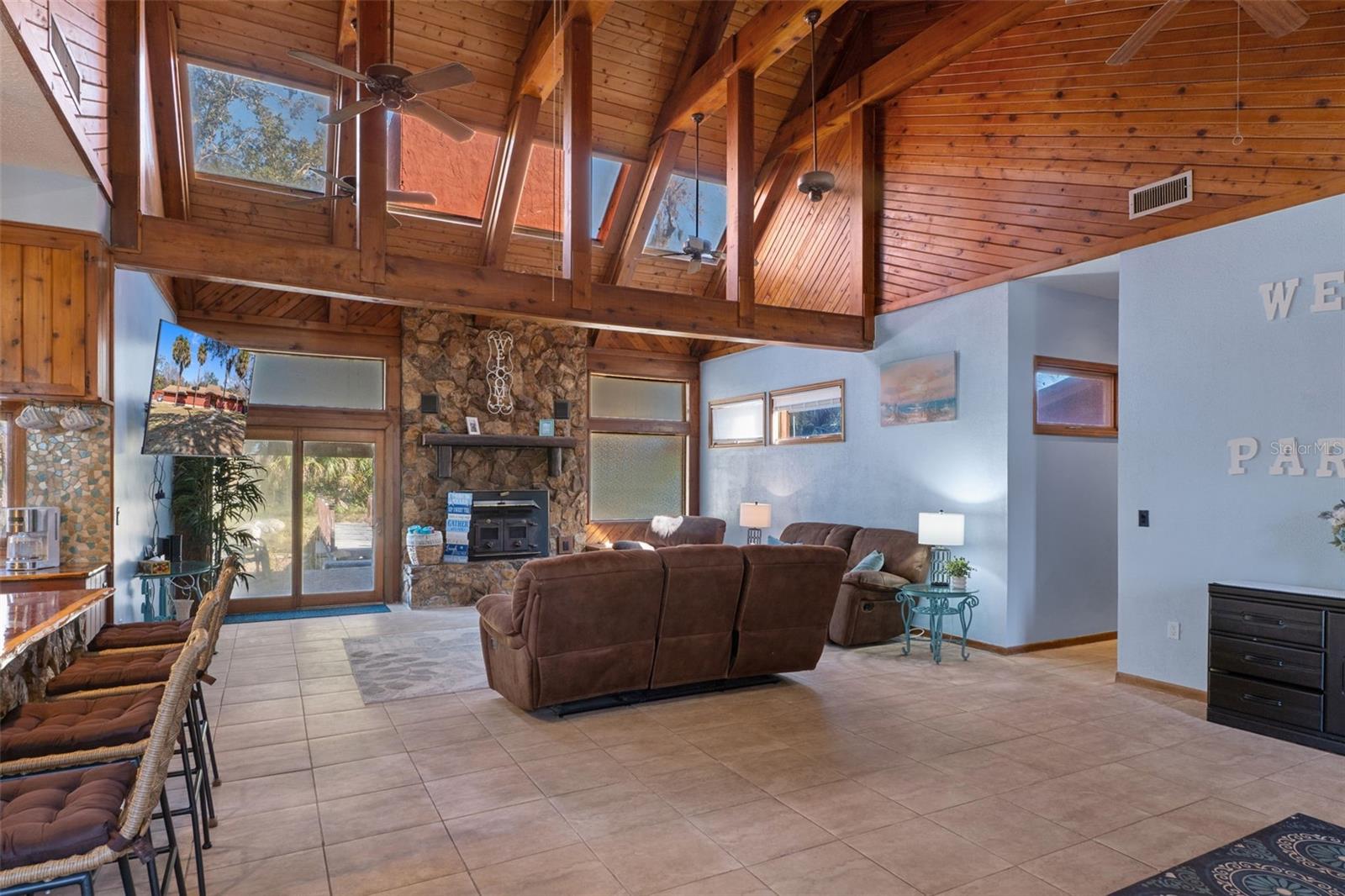 Listing photo id 8 for 8301 Congress Street