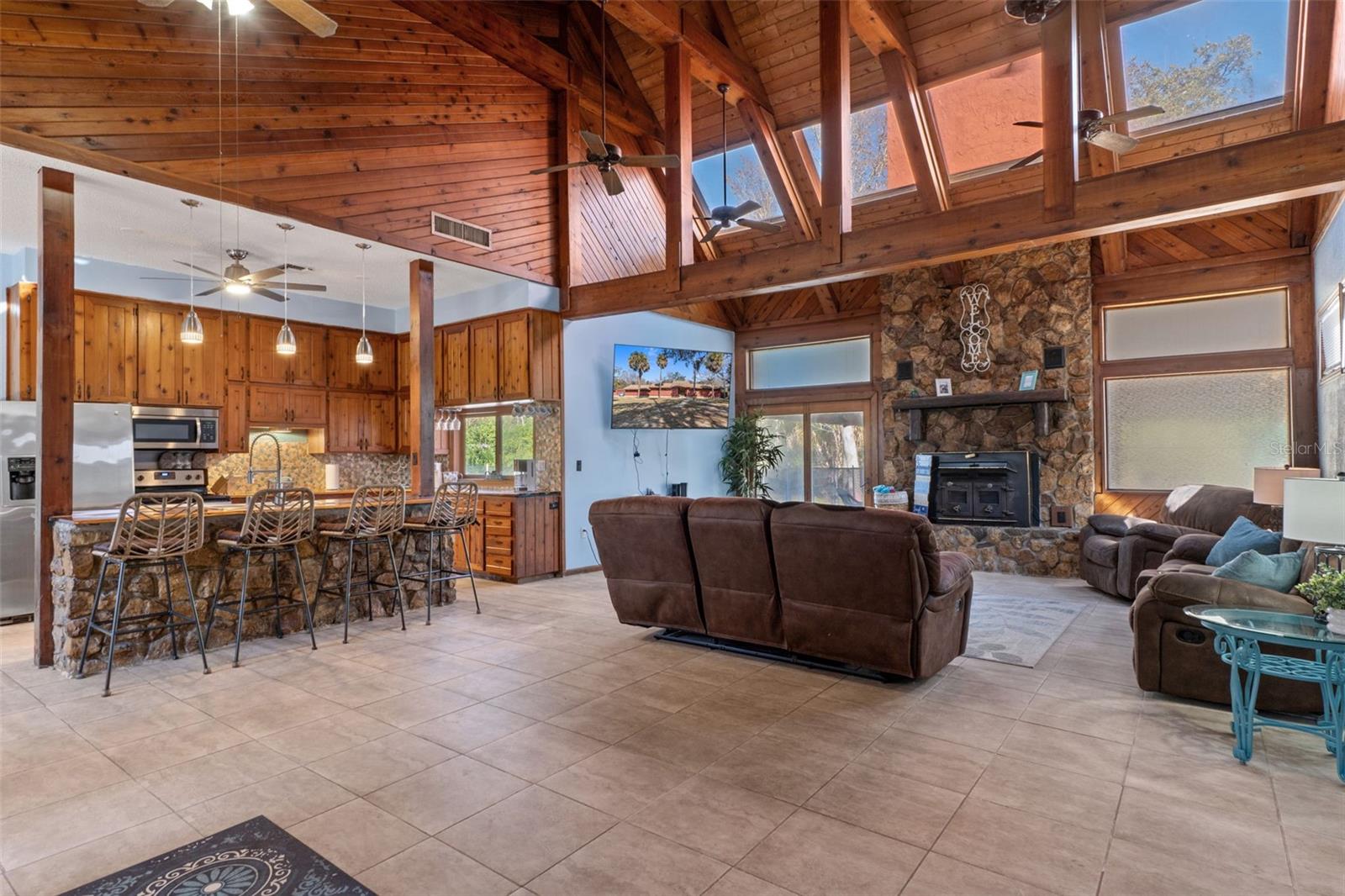 Listing photo id 9 for 8301 Congress Street