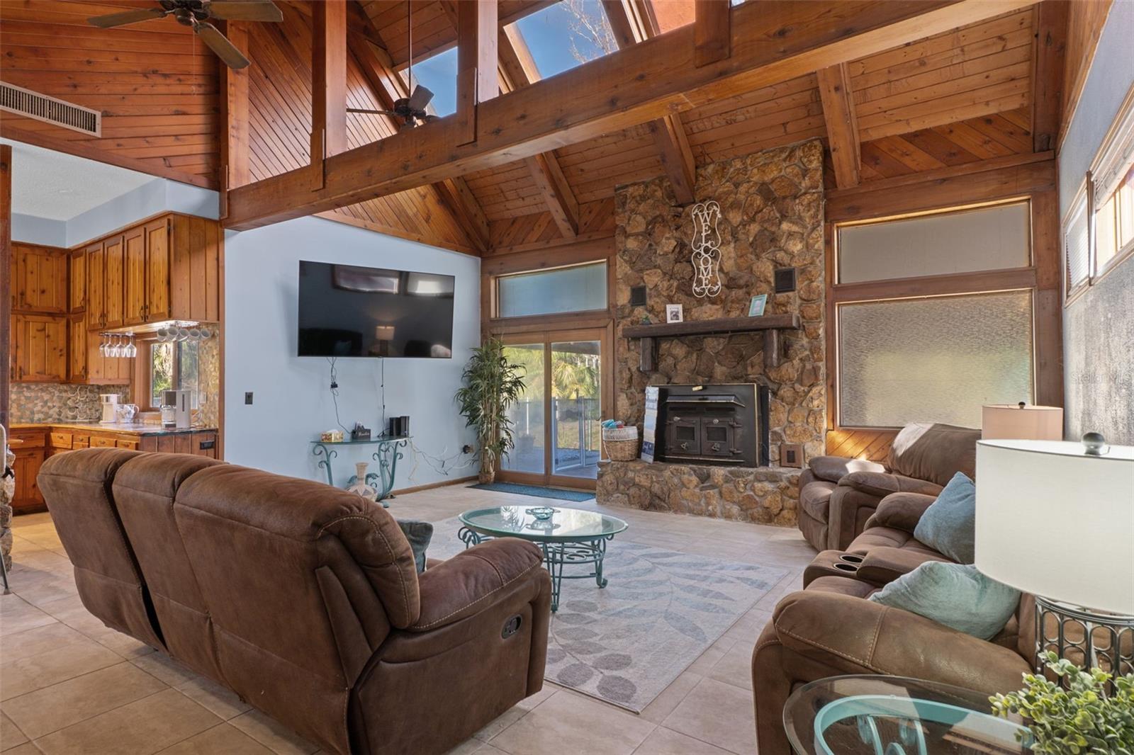 Listing photo id 10 for 8301 Congress Street