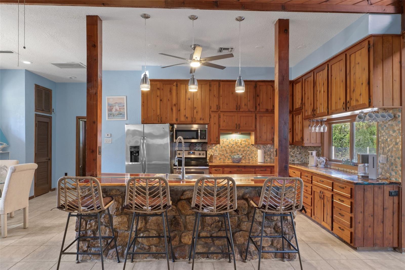 Listing photo id 14 for 8301 Congress Street