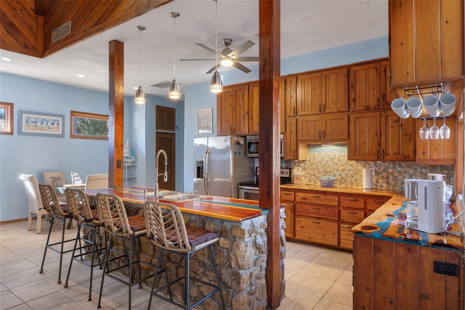 Listing photo id 15 for 8301 Congress Street