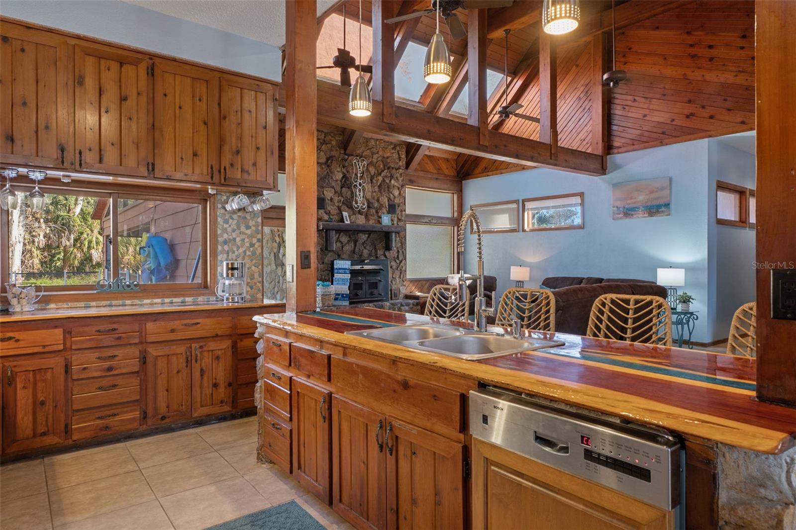 Listing photo id 17 for 8301 Congress Street