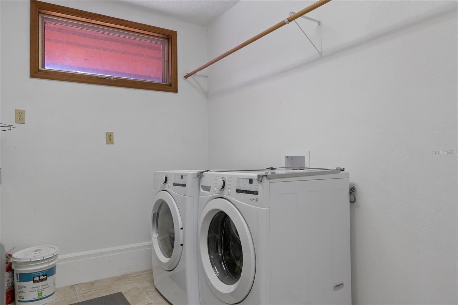 Listing photo id 24 for 8301 Congress Street