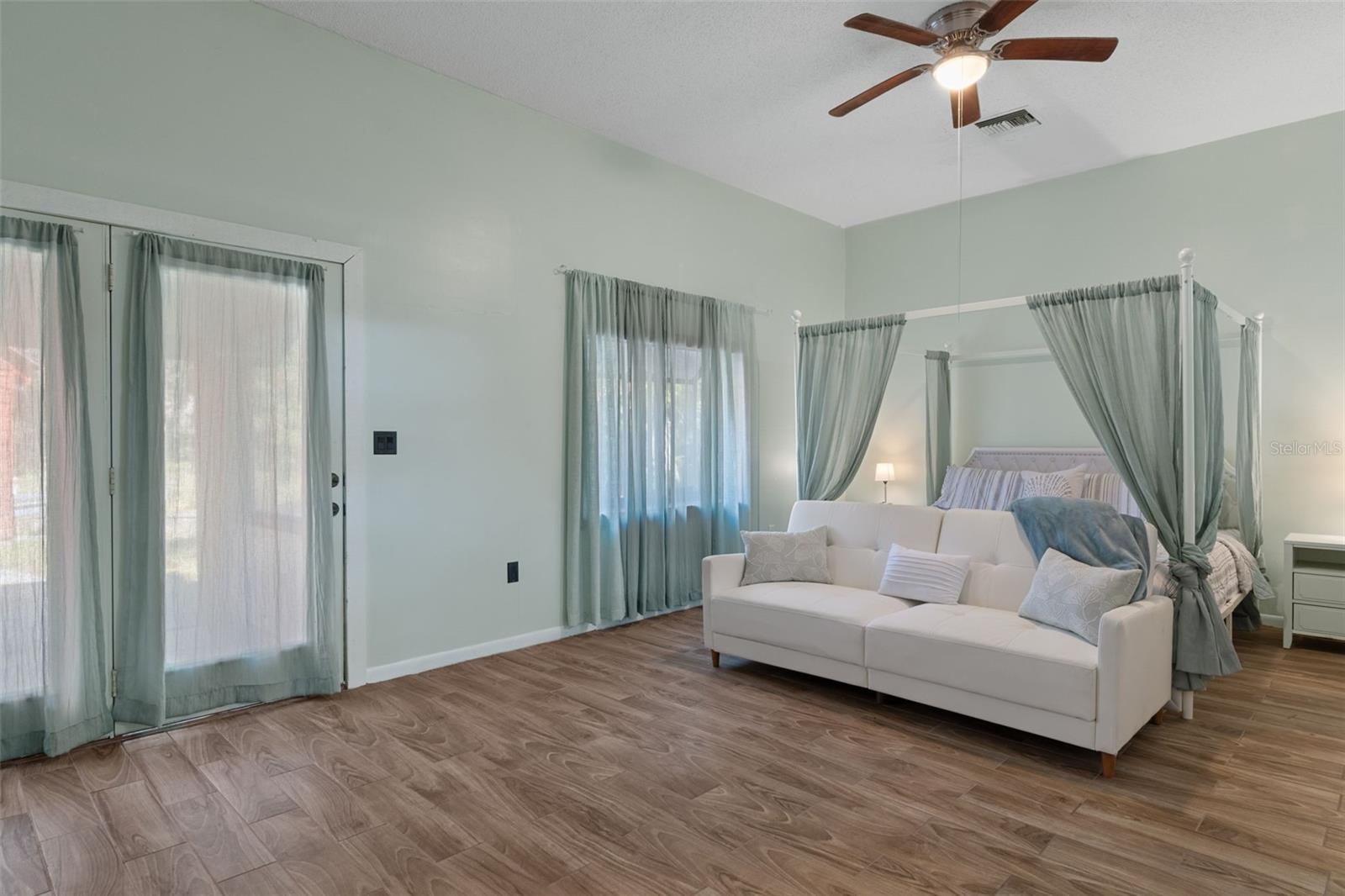 Listing photo id 27 for 8301 Congress Street