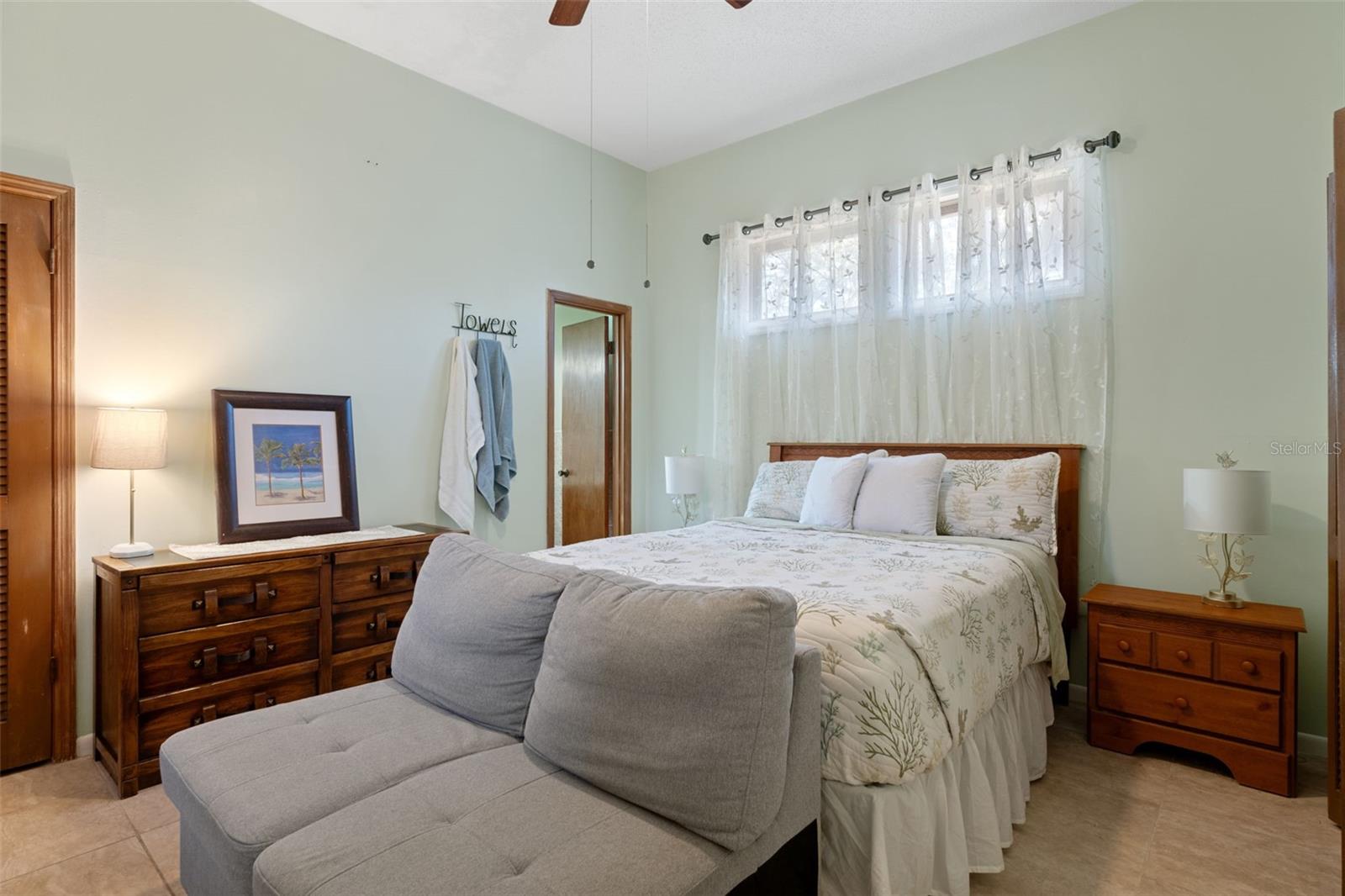 Listing photo id 34 for 8301 Congress Street