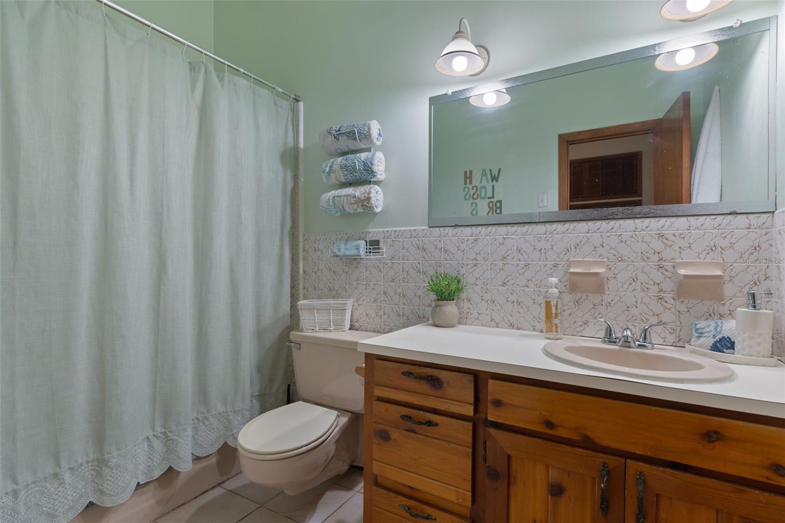 Listing photo id 35 for 8301 Congress Street