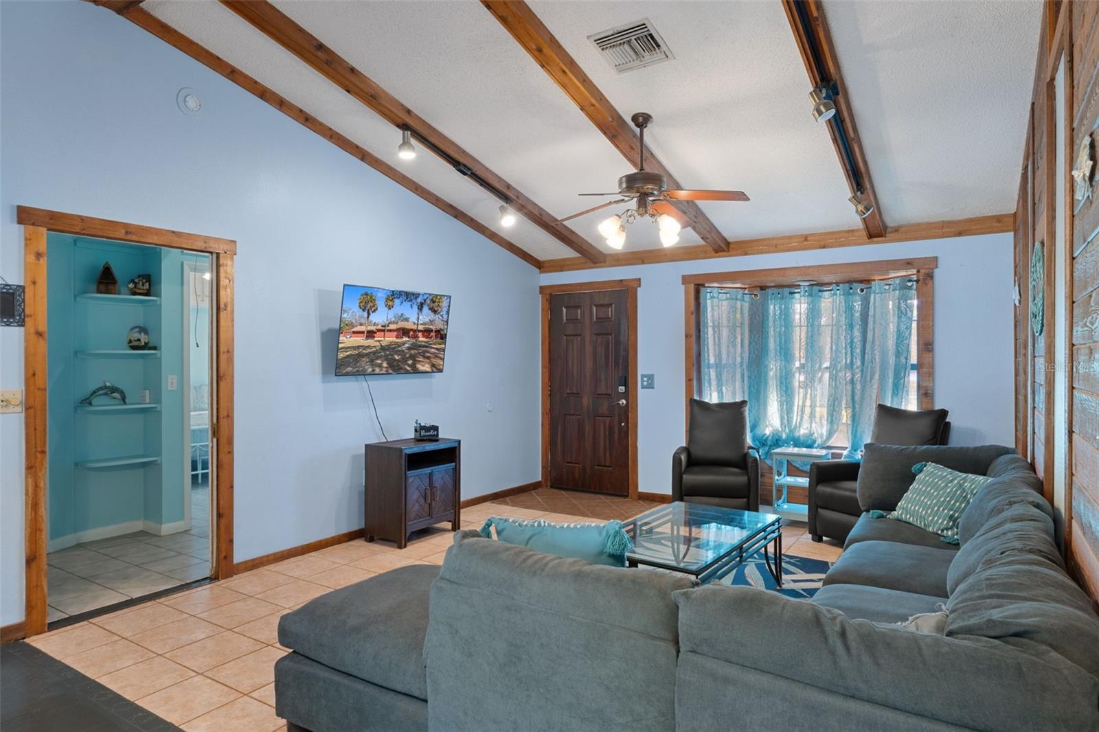 Listing photo id 38 for 8301 Congress Street