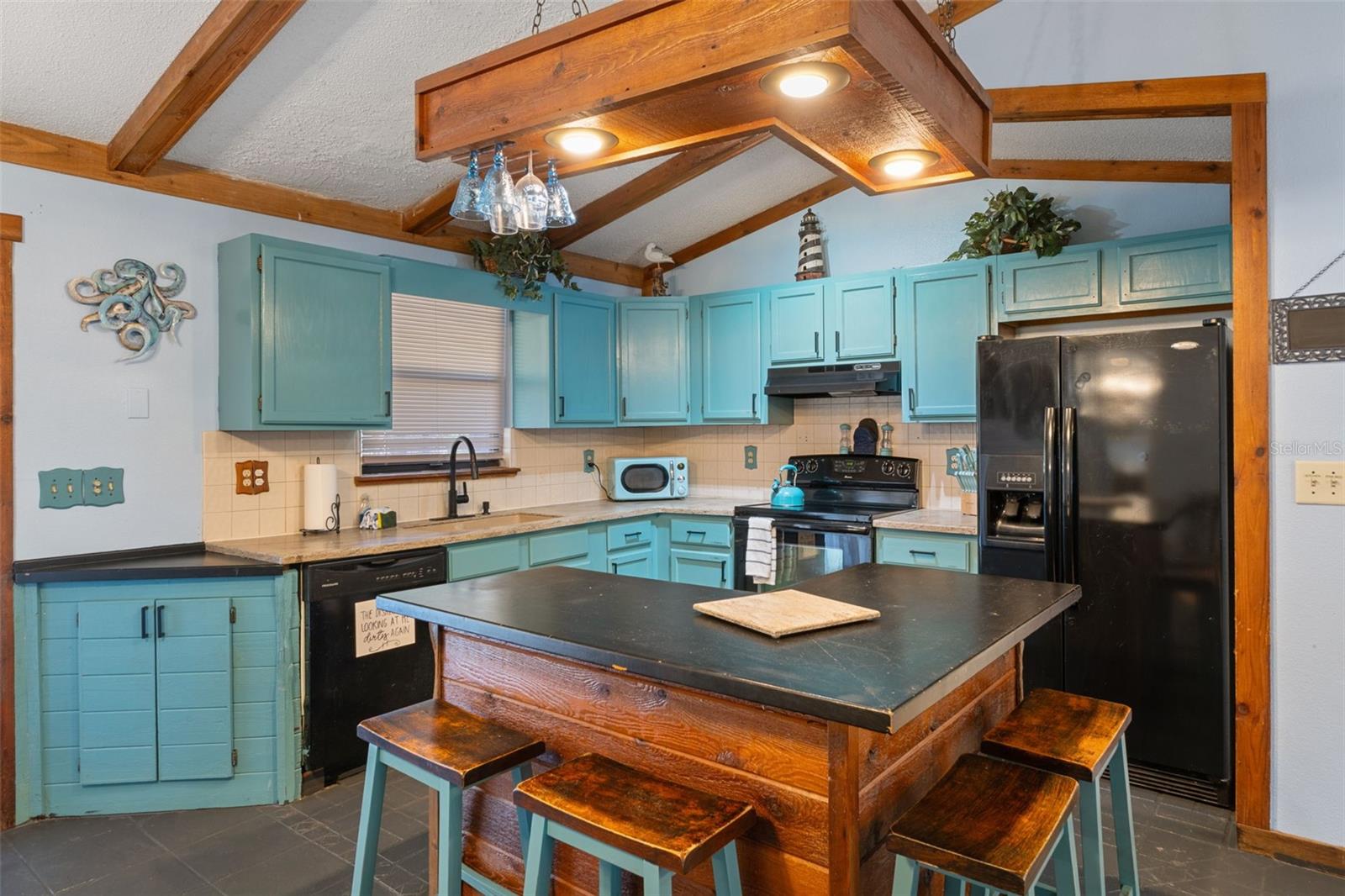 Listing photo id 39 for 8301 Congress Street