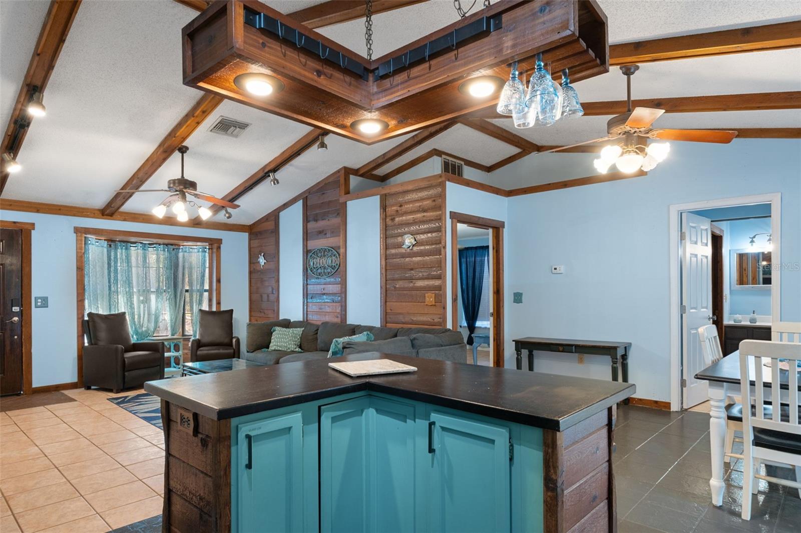 Listing photo id 41 for 8301 Congress Street