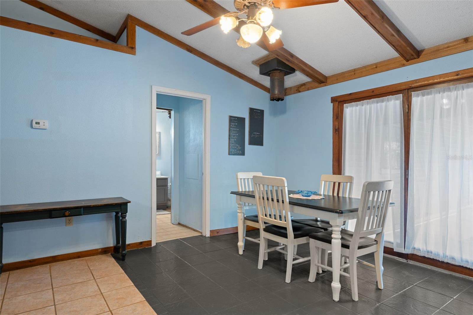 Listing photo id 42 for 8301 Congress Street