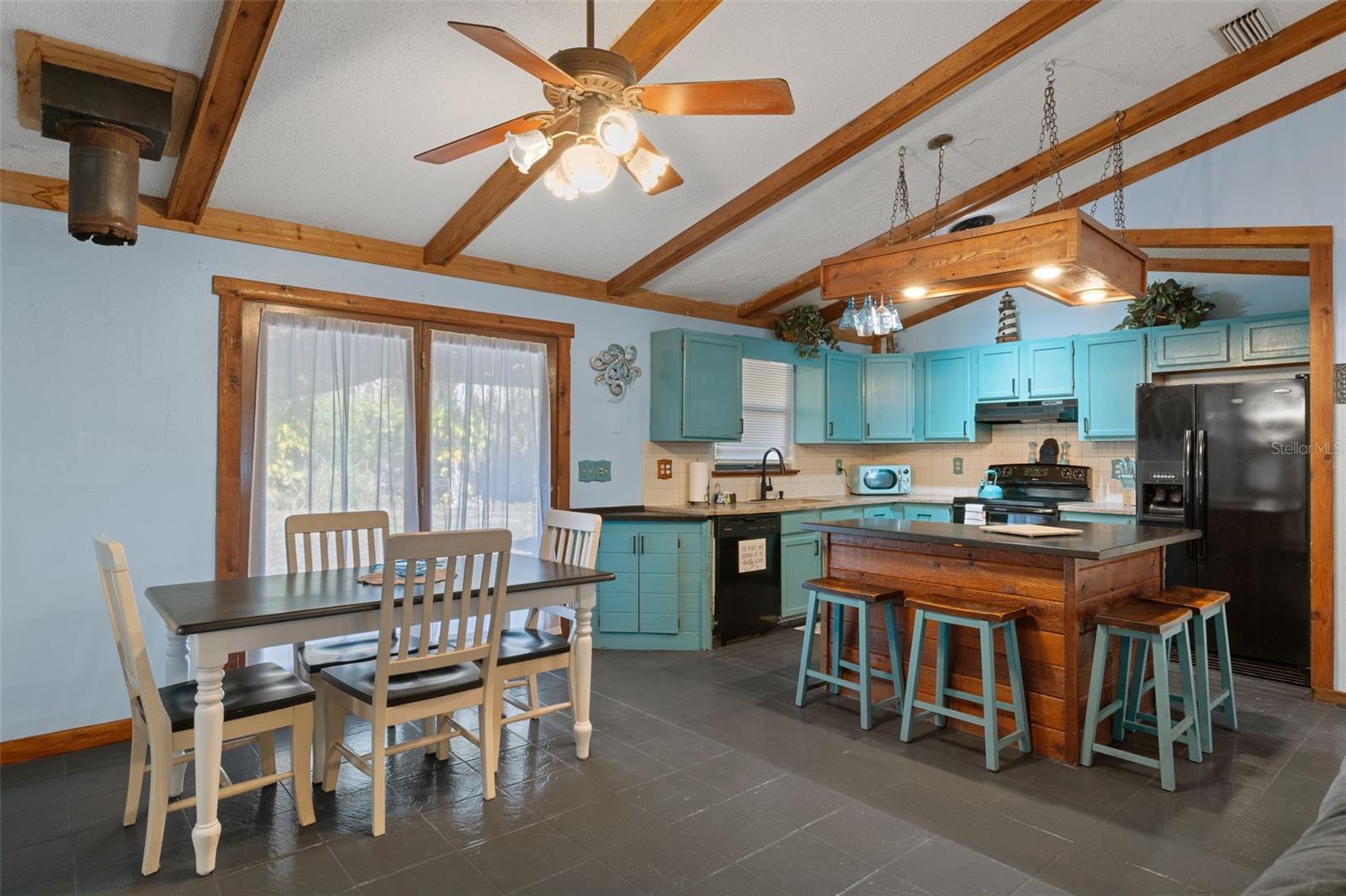 Listing photo id 43 for 8301 Congress Street