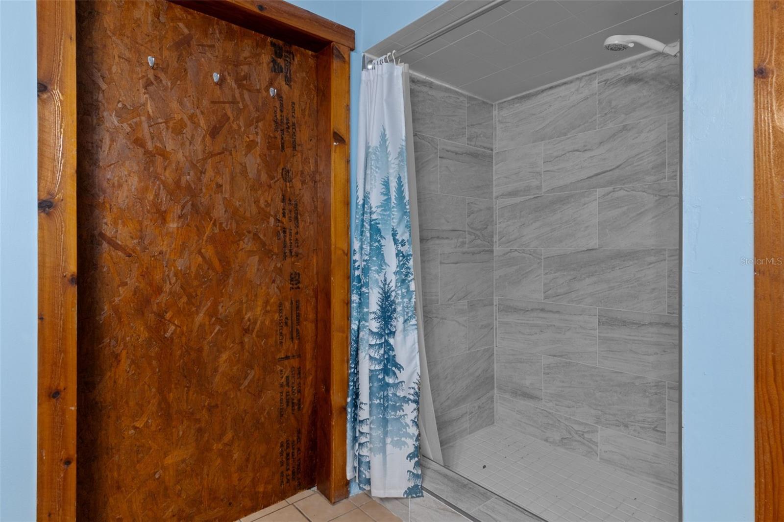 Listing photo id 45 for 8301 Congress Street