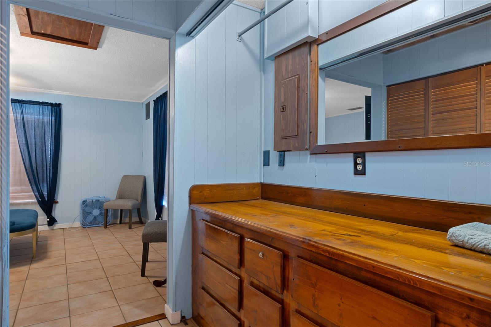 Listing photo id 46 for 8301 Congress Street