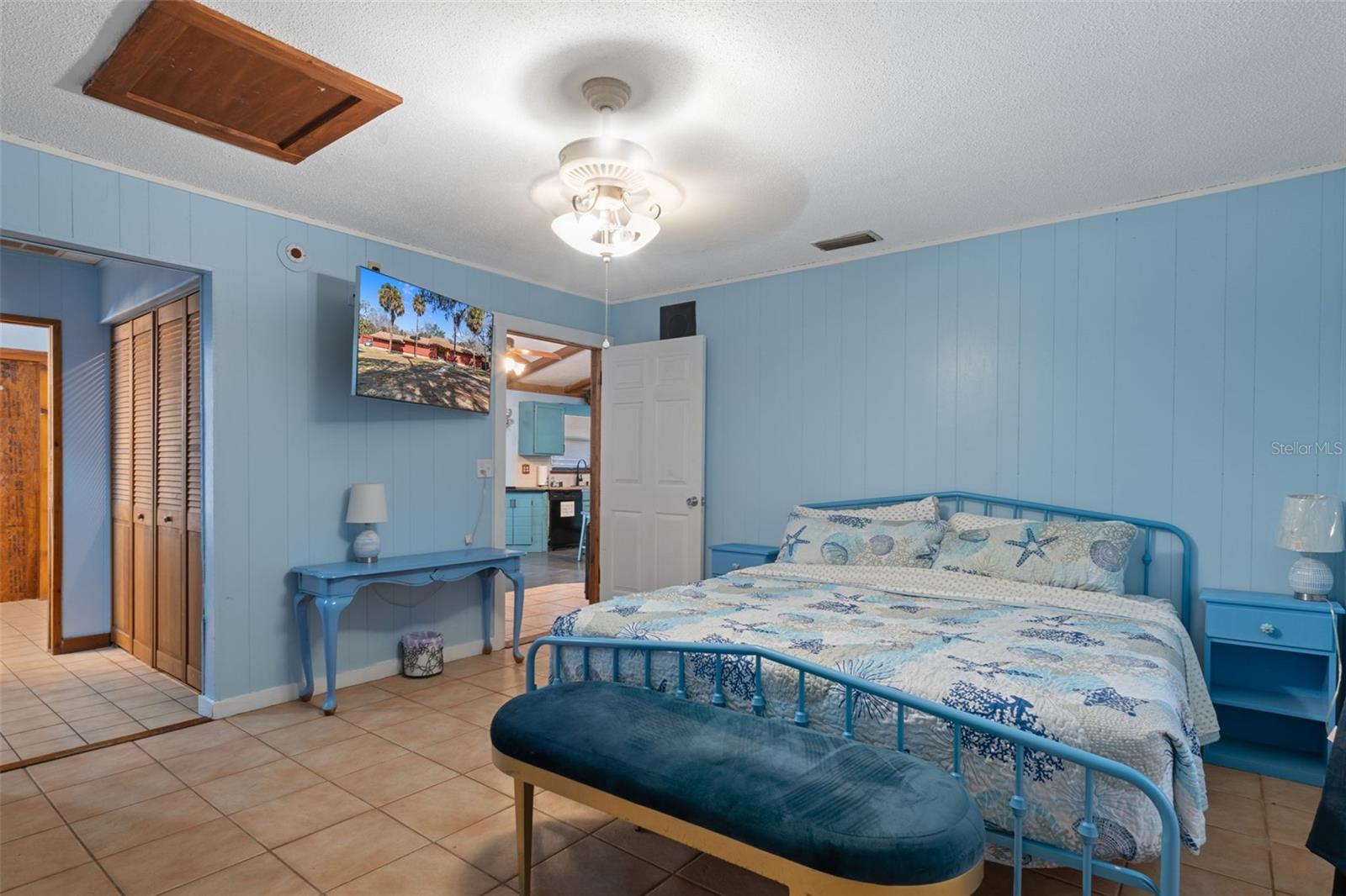 Listing photo id 49 for 8301 Congress Street