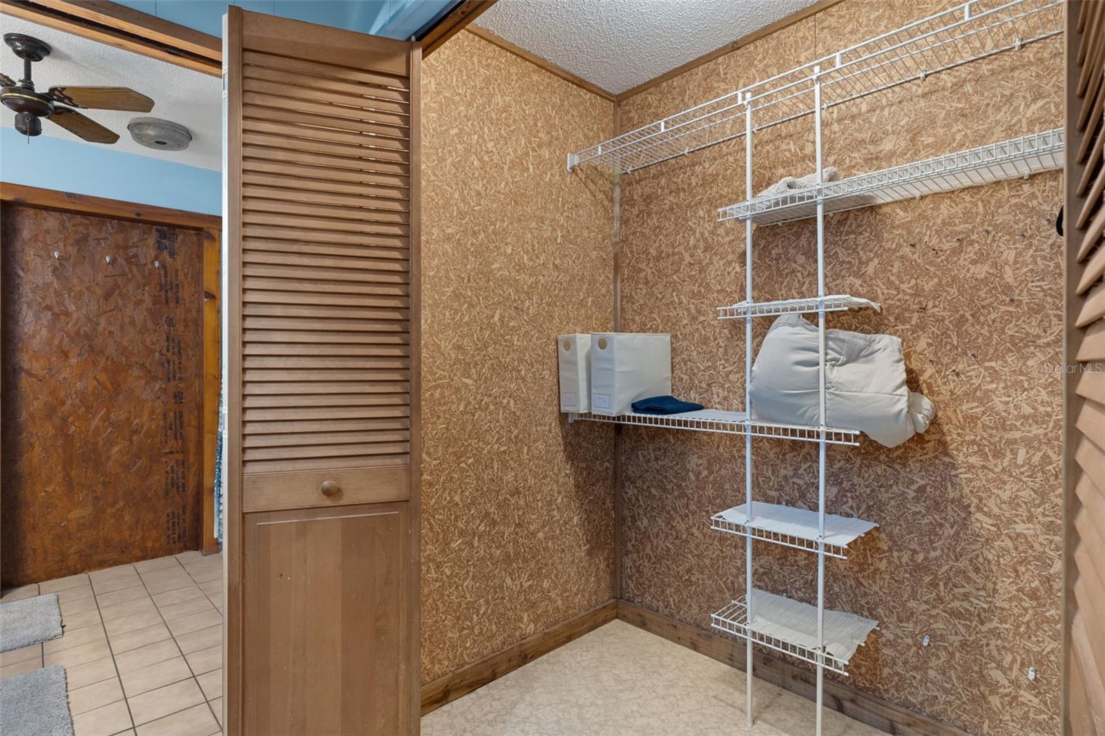 Listing photo id 50 for 8301 Congress Street