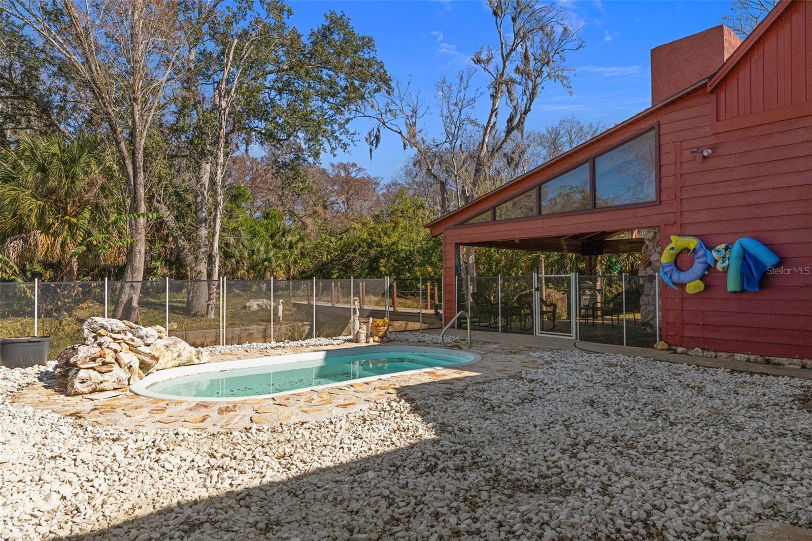 Listing photo id 66 for 8301 Congress Street