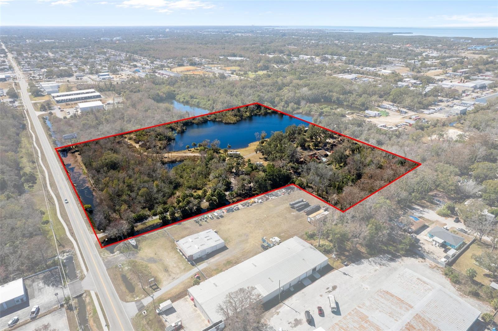 Listing photo id 5 for 8301 Congress Street