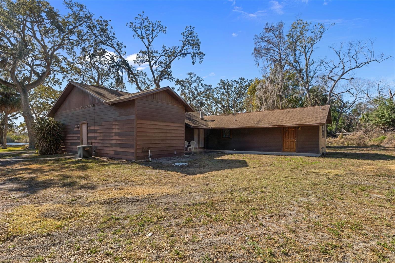 Listing photo id 68 for 8301 Congress Street