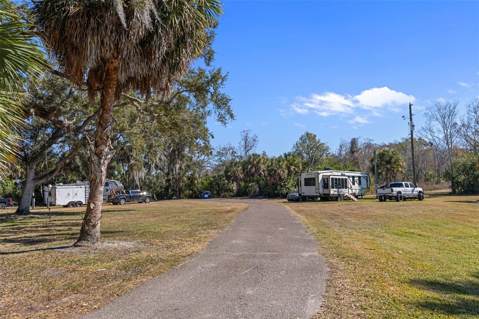 Listing photo id 81 for 8301 Congress Street