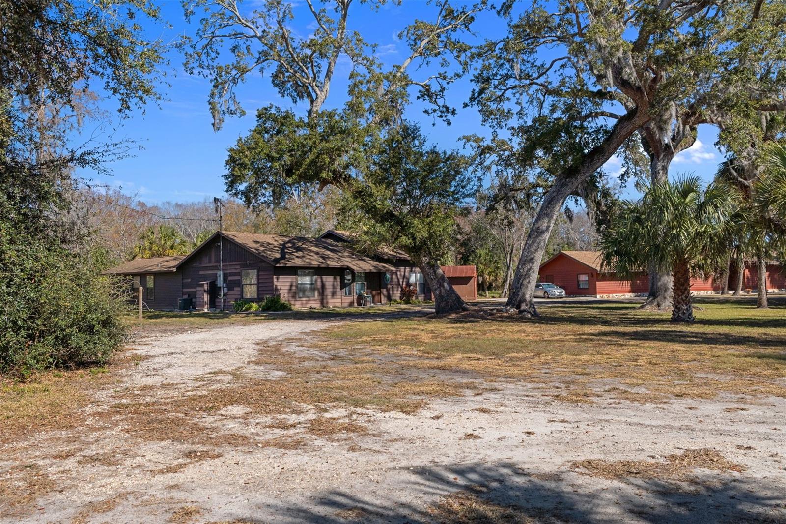 Listing photo id 85 for 8301 Congress Street