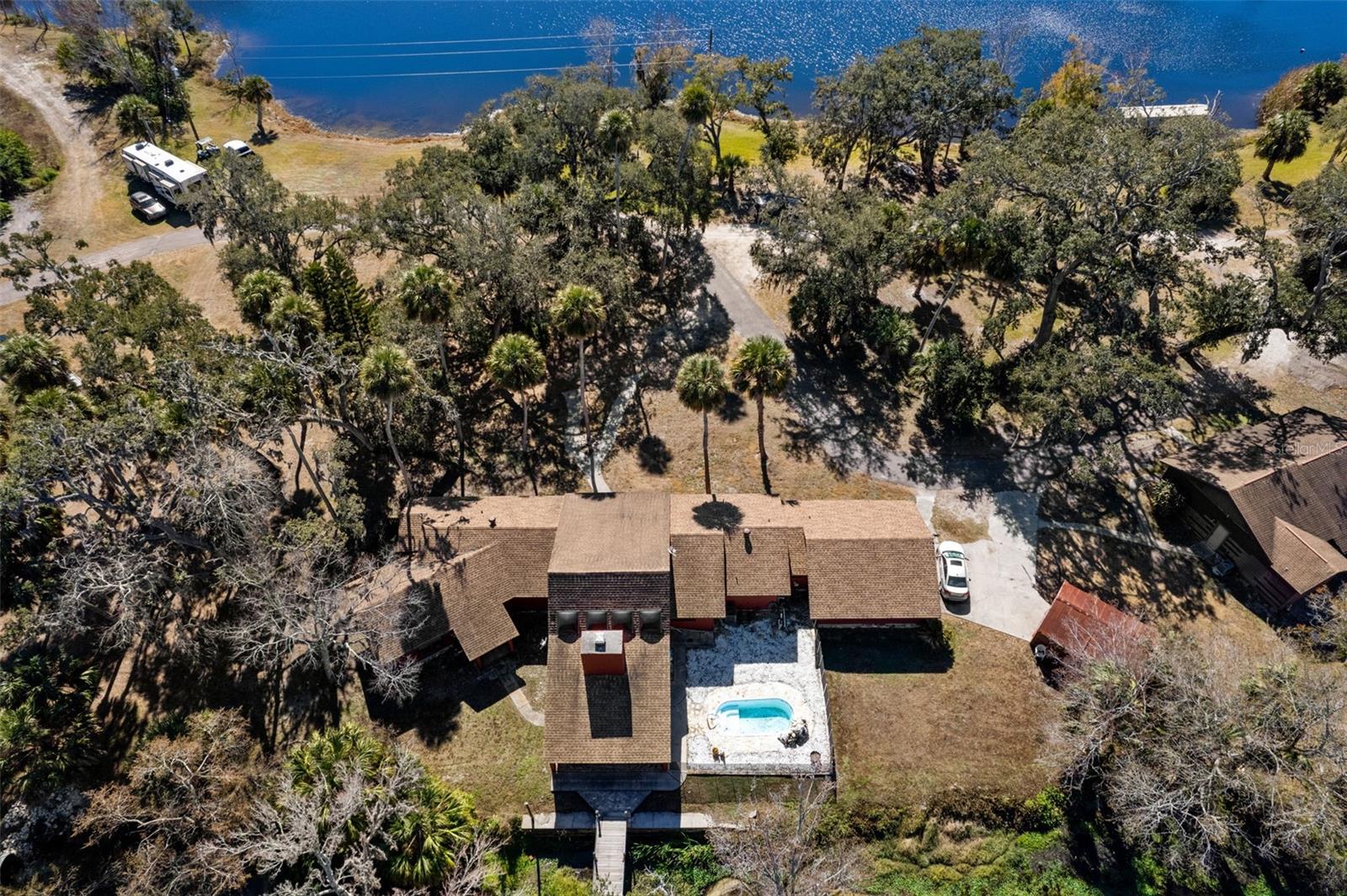 Listing photo id 96 for 8301 Congress Street