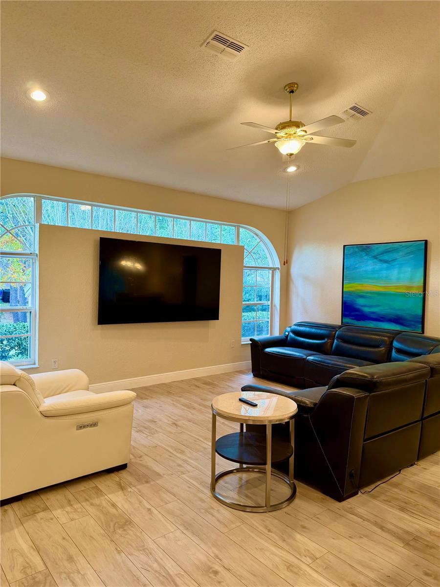 Image 11 of 24 For 9448 Tooke Shore Drive