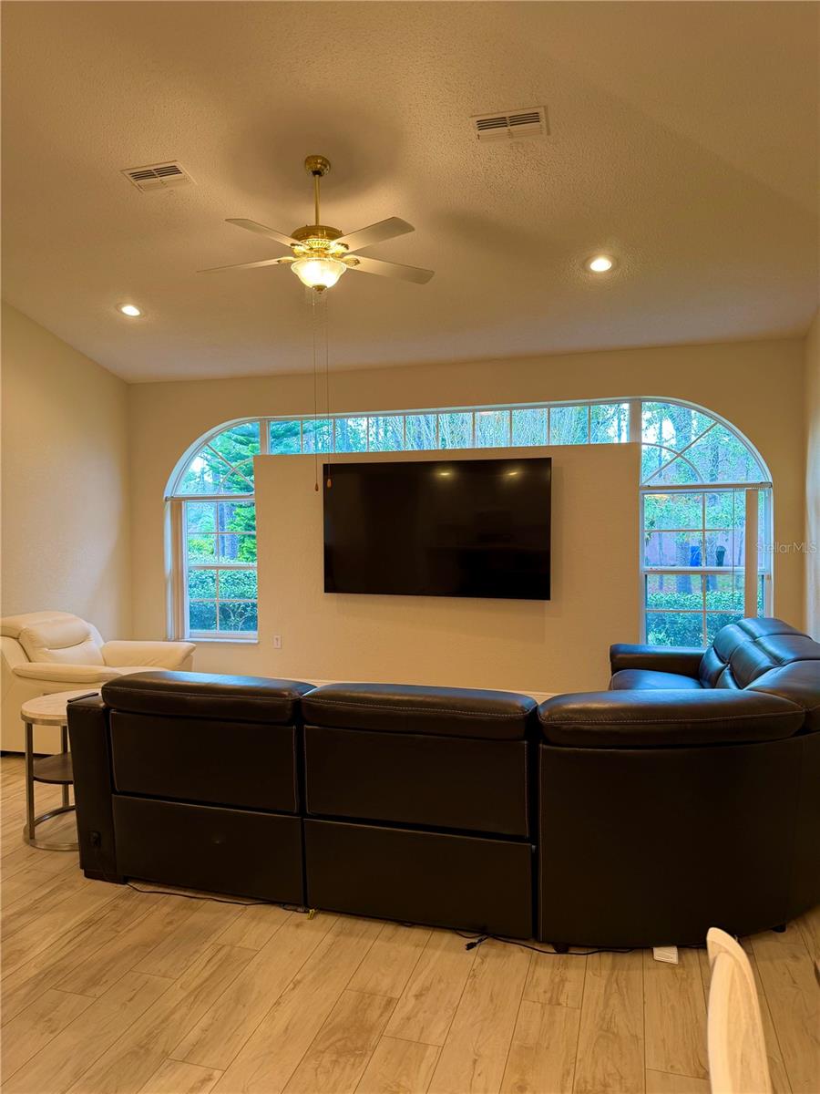 Image 12 of 24 For 9448 Tooke Shore Drive