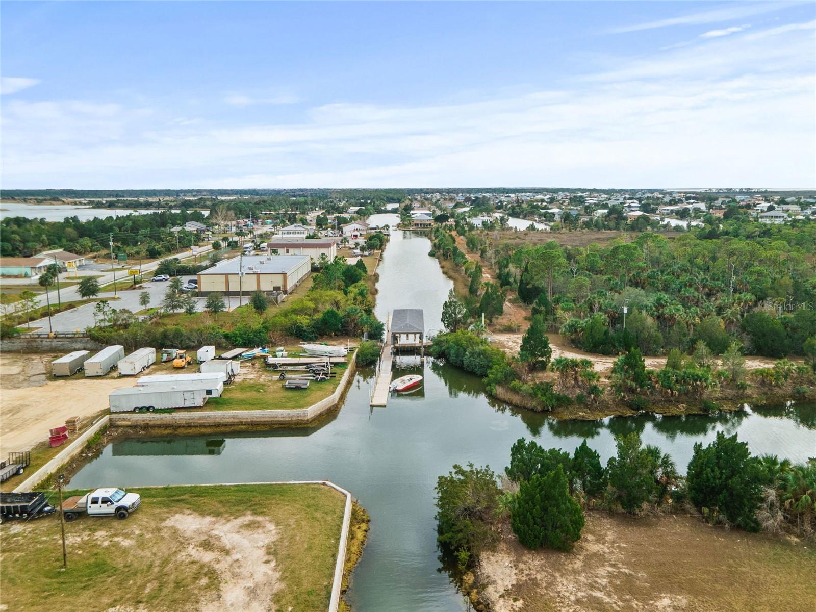 Listing photo id 10 for 3302 Gardenia Drive