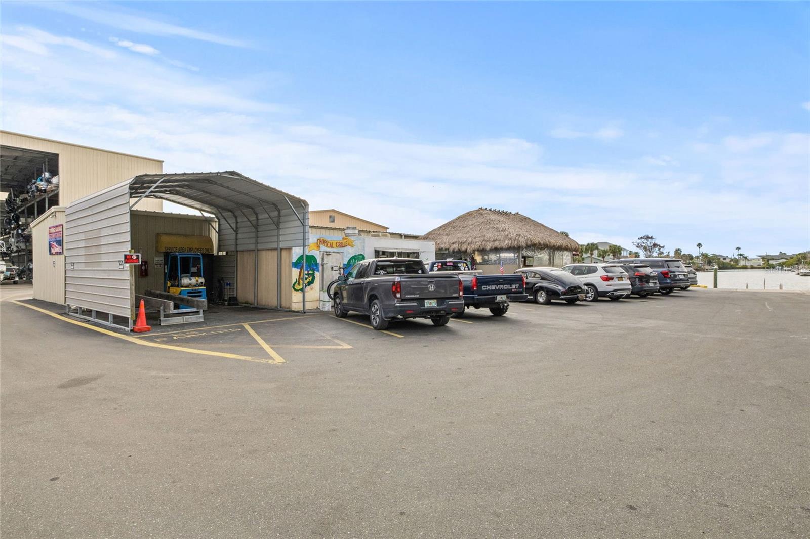 Listing photo id 11 for 3302 Gardenia Drive