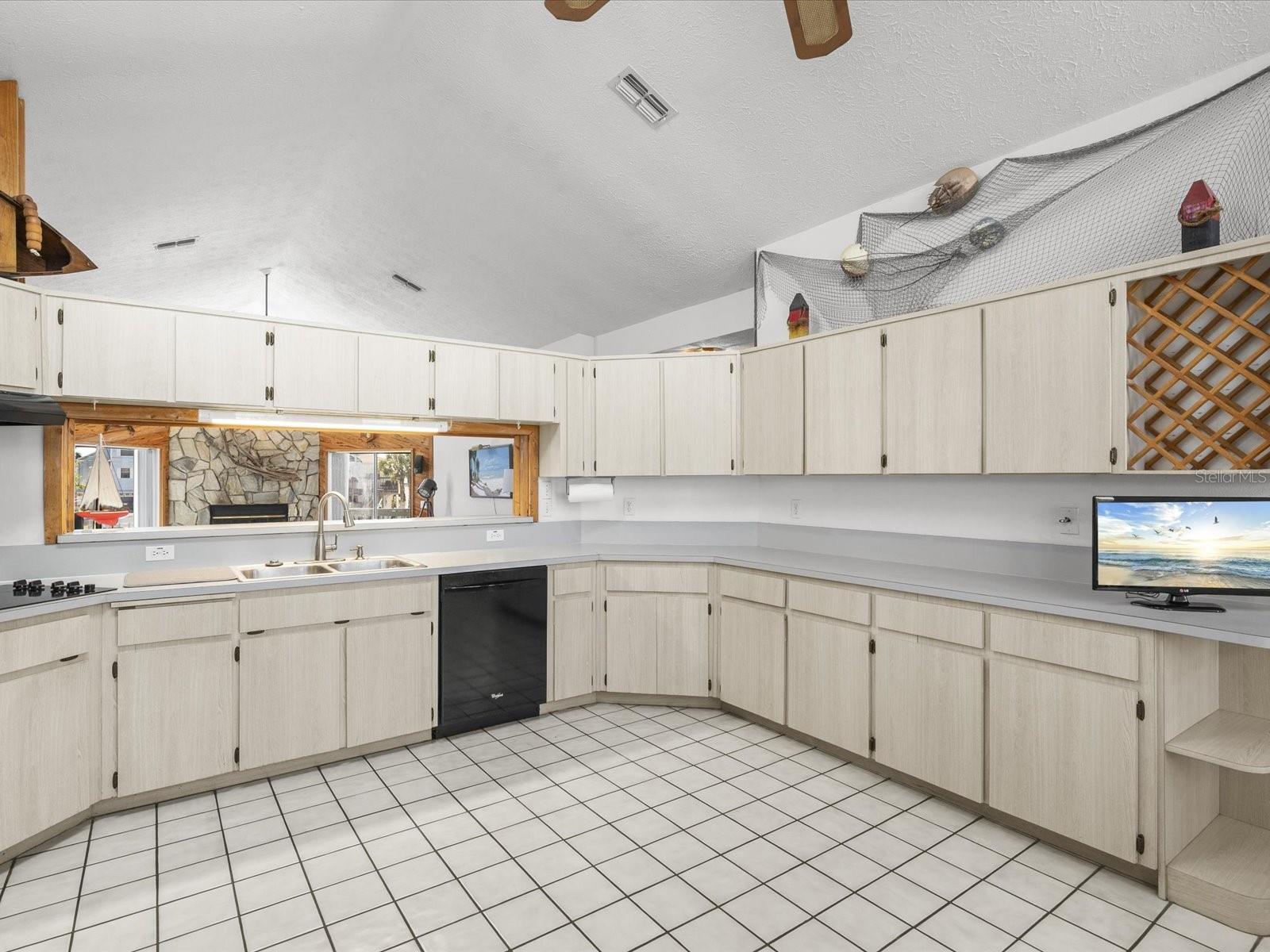 Image 28 of 96 For 4290 Carlos Court