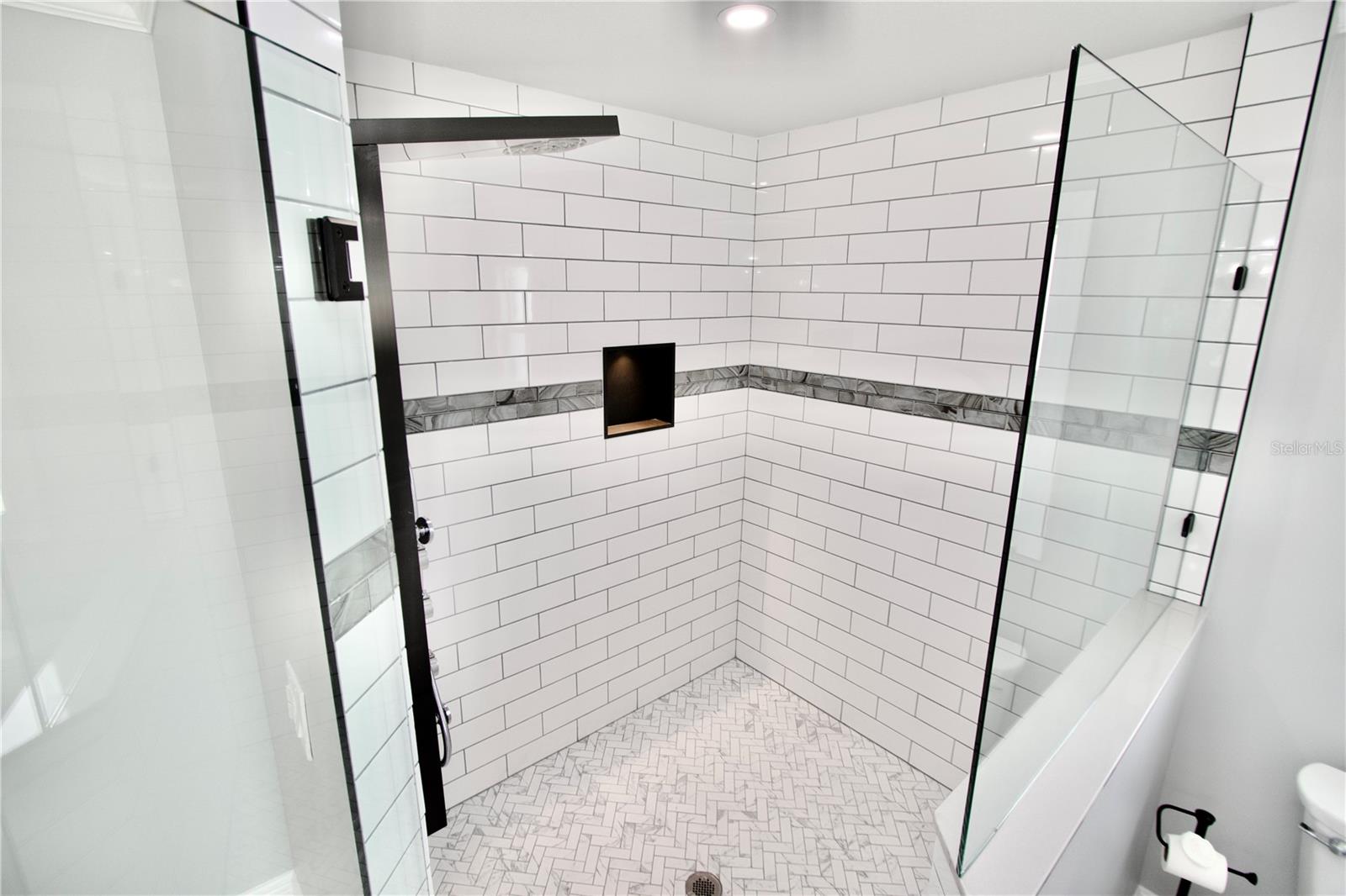 Image 26 of 37 For 5339 Bowline Bend