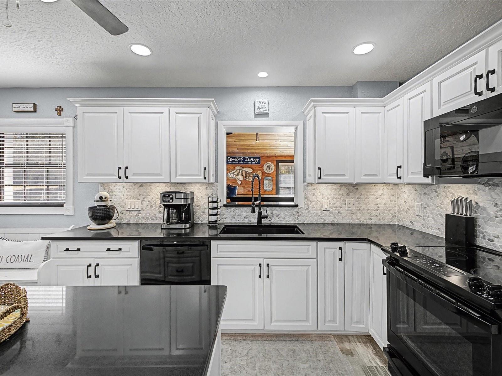 Image 10 of 56 For 24420 Lanark Road