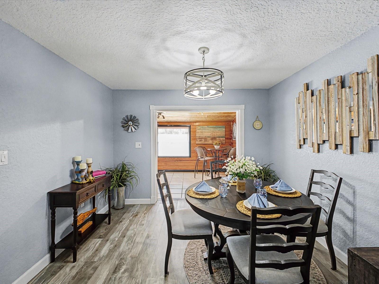 Image 14 of 56 For 24420 Lanark Road